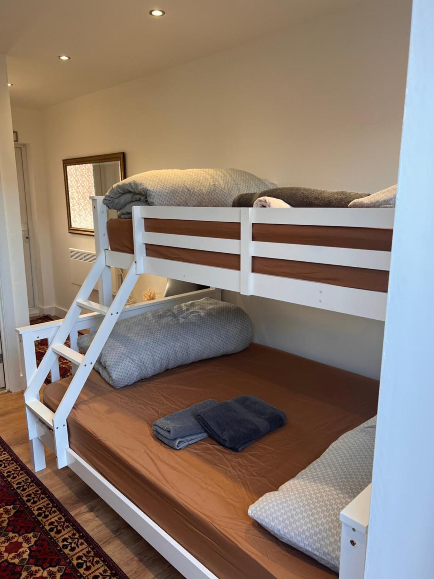 1 Bedroom & Bathroom Dorney Zewnętrze zdjęcie