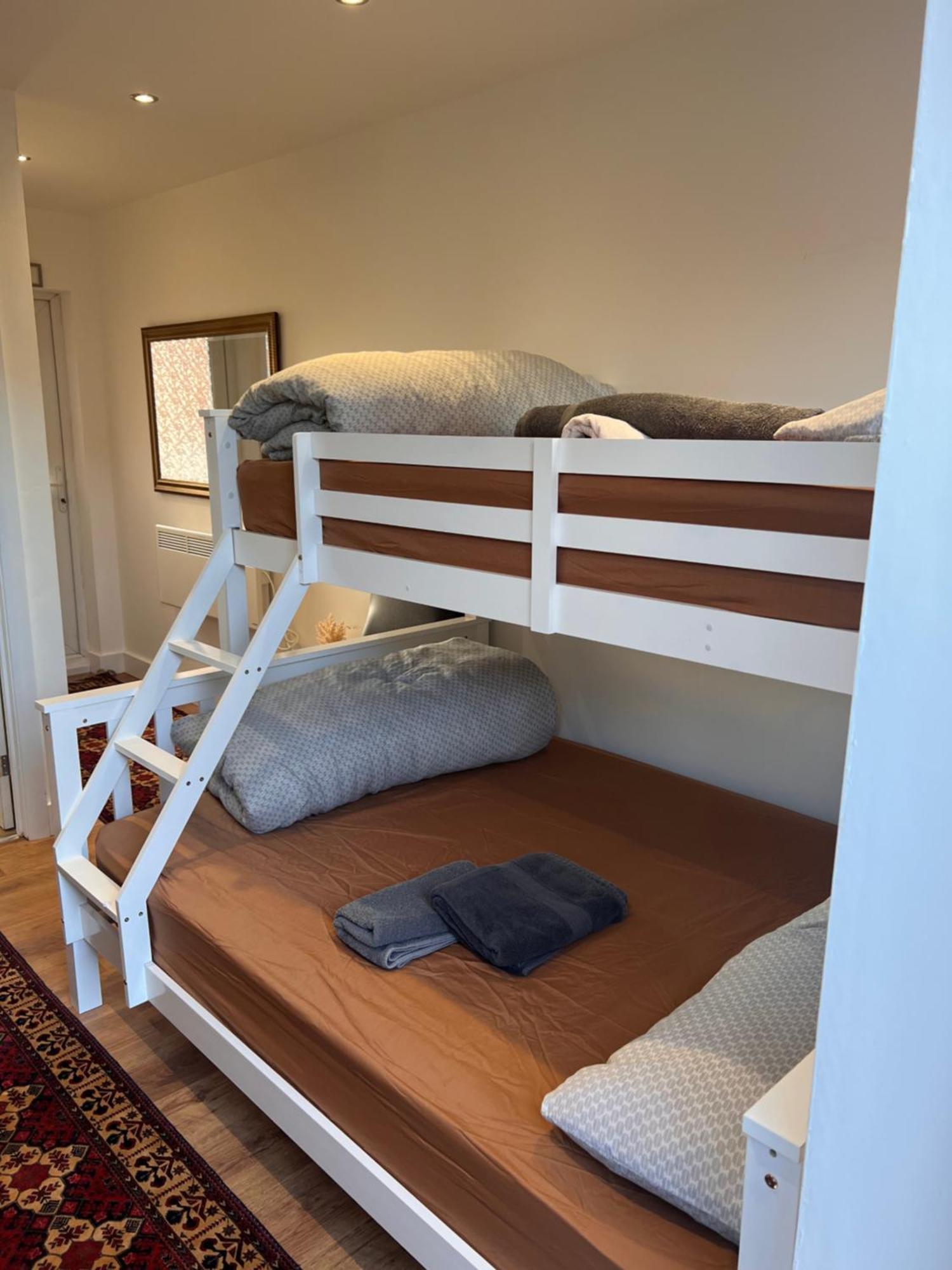 1 Bedroom & Bathroom Dorney Zewnętrze zdjęcie